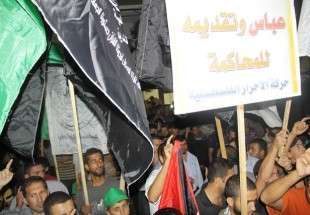 مسيرة لحركة الاحرار إحتجاجا على تصريحات عباس