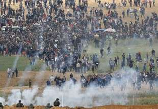 الاحتلال الاسرائيلي يواجه الفلسطينيين بالذخيرة الحية.10 شهداء و1000جريحاً