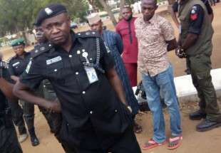 اختصاصی / ممانعت پلیس نیجریه از گردهمایی اعتراض آمیز مردم ابوجا برای اعتراض به تداوم بازداشت شیخ زکزاکی + عکس