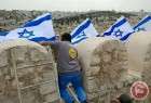Settlers place Israel flag over Ibrahimi Mosque
