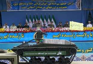 بدء مراسم يوم الجيش الايراني بحضور الرئيس روحاني