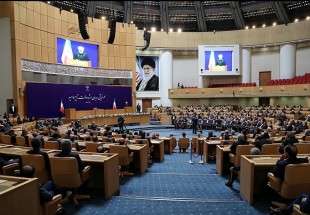 روحاني : الحكومة يجب أن تقوم ركائزها علي استرضاء الشعب