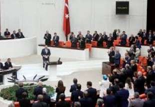 Le parlement turc approuve les élections anticipées