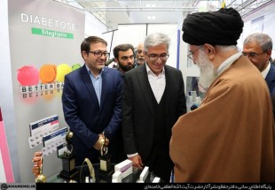الامام الخامنئی يشيد بجودة المنتجات الايرانية في معرض للسلع الإيرانية