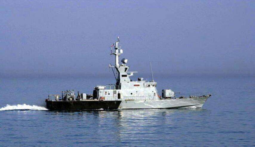 قارب حربي كويتي يغرق في مياه الخليج الفارسي