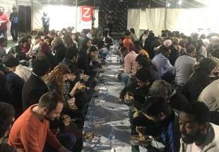 Muslim community hosts open iftar for British public