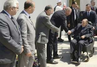 Algérie:  Bouteflika appellé à "renoncer" à un 5e mandat