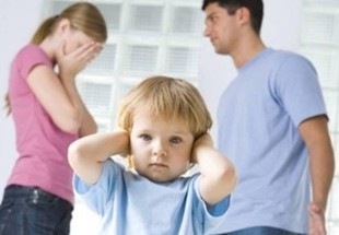 كيف يتأثّر الطفل بالخلافات الزوجية بين والديه؟
