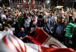 الفرحة تعم ايران بعد فوز المنتخب الايراني على المغرب في المونديال