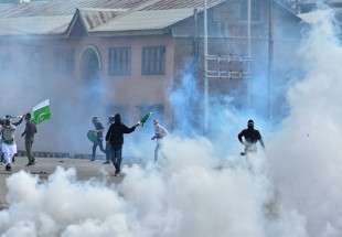 Kashmiri protester killed, 16 injured after Eid prayers
