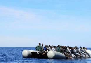 العثور على جثتي طفل وامرأة في قارب مطاطي قبالة ليبيا