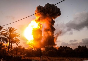zionist army launches large-scale attack on Gaza