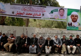 Palestinians gather in mourning outside the family home of 35-year-old professor and Hamas member Fadi Mohammad al-Batsh, who was killed early in the day in Malaysia, in Jabalia in the northern Gaza strip. (AFP Photo)