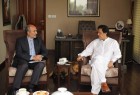 عمران خان: باكستان تتطلع لتعزيز العلاقات مع إيران