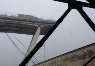 إنهيار جسر بالقرب من مدينة جنوة الإيطالية وسقوط عشرات القتلى