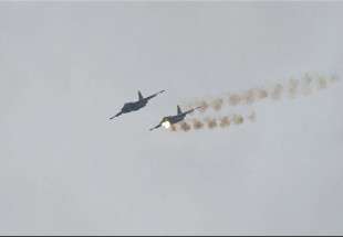 مقاتلات الجيش الايراني تجري سباق القصف الجوي والتكتيكي