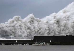 اليابان تعلّق حركة الطيران والقطارات في انتظار إعصار "جابي"
