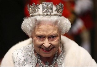 قوانین عجیبی که «ملکه انگلیس» از انجام آن‌ها مستثنی است! + تصاویر