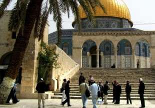 مستوطنون صهاينة يعتدون على المسجد الاقصى بحماية العدو الاسرائيلي