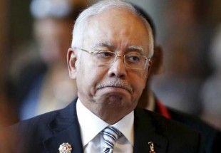 رئيس حكومة ماليزيا السابق يفضح أميراً سعودياً قدم له مبلغا ماليا كبيرا