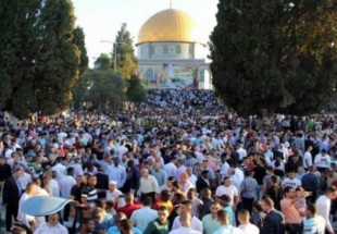 أكثر من 40 ألف فلسطيني يؤدون الجمعة في رحاب المسجد الأقصى