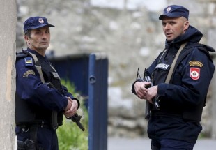 شرطة البوسنة تعتقل اثنين من المهاجرين وتعثر على أسلحة