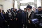 عکس/ خواهران منصوریان در دیدار با رهبرانقلاب
