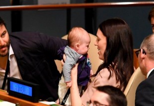 ​تعویض پوشک بچه در صحن سازمان ملل!