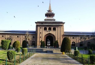بسته شدن درهای مسجد جامع کشمیر به روی مسلمانان