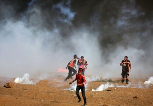 غارات على غزة3 شهداء ومئات الإصابات بقمع الاحتلال المتظاهرين شرق القطاع