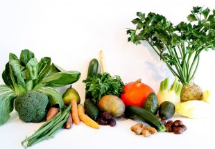 10 أطعمة طبيعية تخلص جسمك من السموم