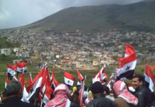 احتفالات على طرفي السياج بين الجولان المحرر والمحتل بذكرى استعادة الجيش السوري القنيطرة