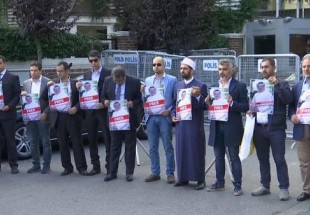 هيئات إعلامية عربية وتركية تتضامن مع الخاشقجي امام القنصلية السعودية