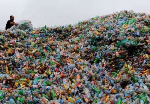 البرلمان الأوروبي يصوت لصالح حظر الأواني البلاستيكية