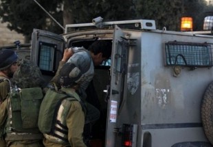 العدو يعتقل سبعة فلسطينيين بالضفة الغربية
