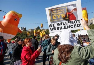 Chicago protest draws 1000s to censure Trump