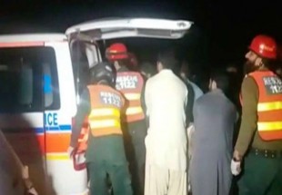 مقتل 19 شخصا بتصادم حافلتين في باكستان