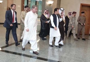 پاکستانی وزیراعظم پھر سعودی عرب روانہ ہوگئے