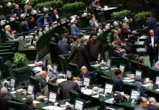 MPs give vote of confidence to Rouhani