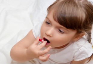 تحذير لكل طفل يتناول المضادات الحيوية وأدوية الحموضة بكثرة!