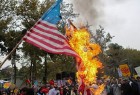 حضور پرشور مردم پیش از آغاز راهپمایی 13 آبان/ دلایلی که ثابت می‌کند آمریکا بزرگترین دشمن مردم ایران است