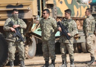 إصابة 25 جنديا تركيا وفقدان سبعة إثر انفجار قذيفة بصورة عرضية