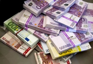 بانکها یورو مسافرتی راچند می‌فروشند؟/نرخ خرید دلار از مردم در شعب