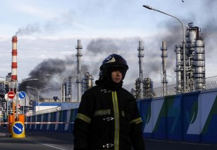 إخماد حريق بمصفاة نفط في موسكو