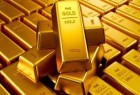 الذهب ينزل بفعل جني الأرباح لكن هبوط الدولار يحد من الخسائر