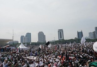 ​تظاهرات گسترده گروههای اسلام‌گرا علیه دولت اندونزی