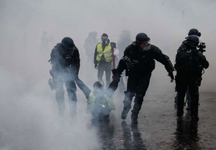 France weighs state of emergency amid worsening riots
