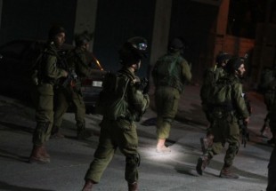 الاحتلال الصهيوني يعتقل 14 مواطنا فلسطينيا من الضفة الغربية