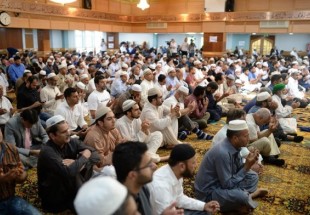 إيكونوميست: مسلمو بريطانيا يتحدون الحرس القديم للمساجد