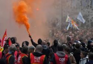 فرانس میں مظاہروں میں تشدد اور جلاو گھراو